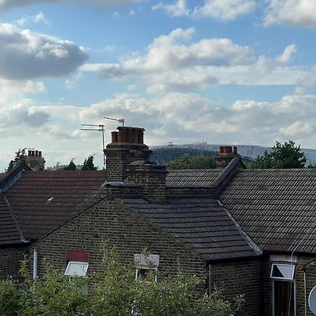 Deluxe Homestay Near Tottenham Hotspur Stadium Лондон Номер фото