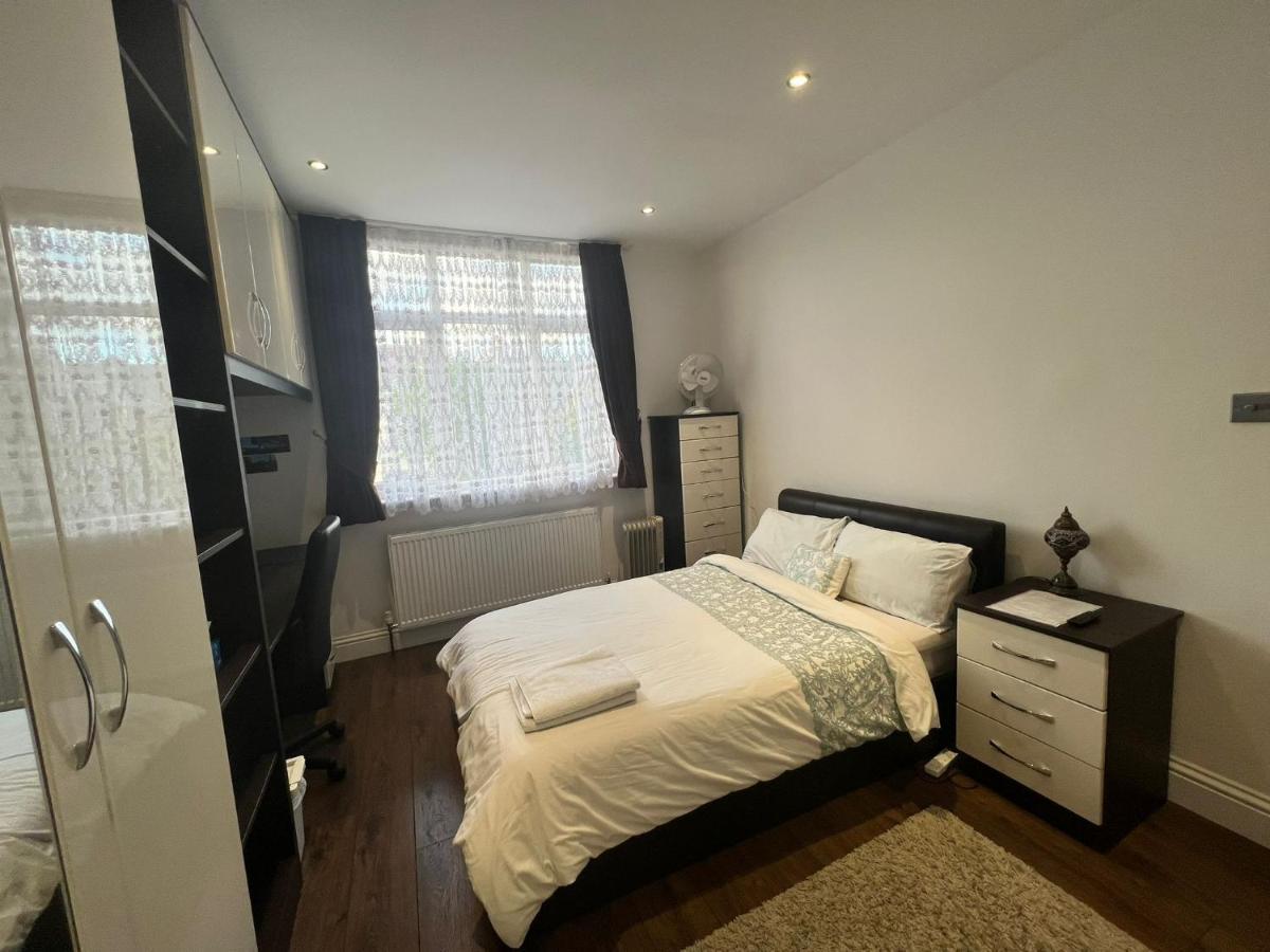 Deluxe Homestay Near Tottenham Hotspur Stadium Лондон Экстерьер фото